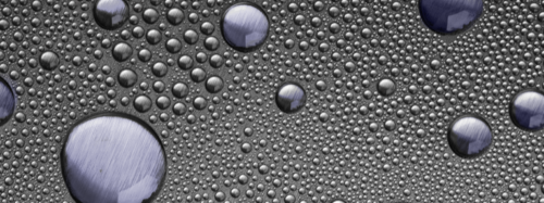 Wassertropfen auf einer Schablone