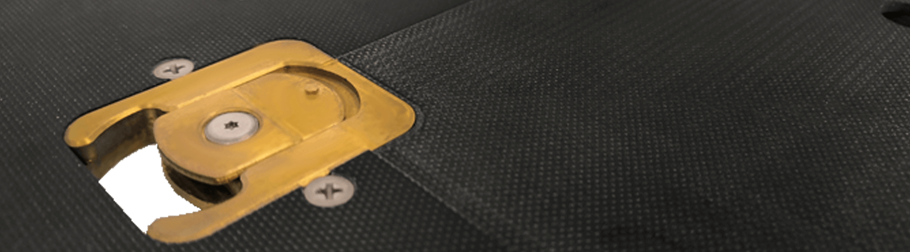 Nahaufnahme eines Warenträgers mit Befestigungselement